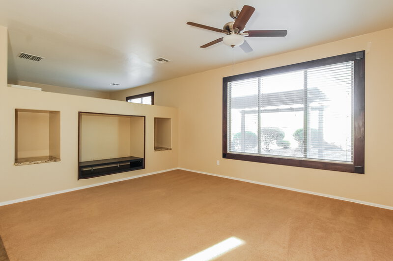 2,810/Mo, 27301 N 86th Ave Peoria, AZ 85383 Family Room View
