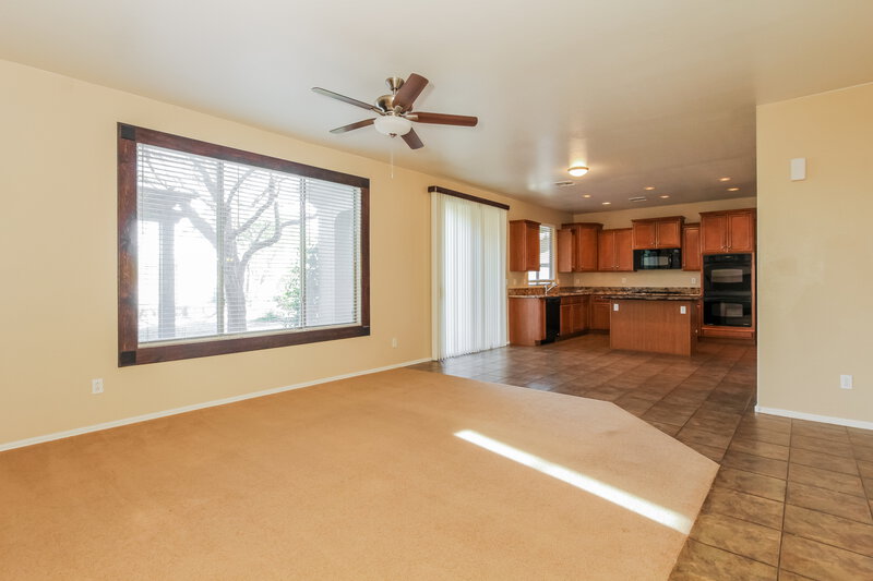 2,810/Mo, 27301 N 86th Ave Peoria, AZ 85383 Family Room View 2