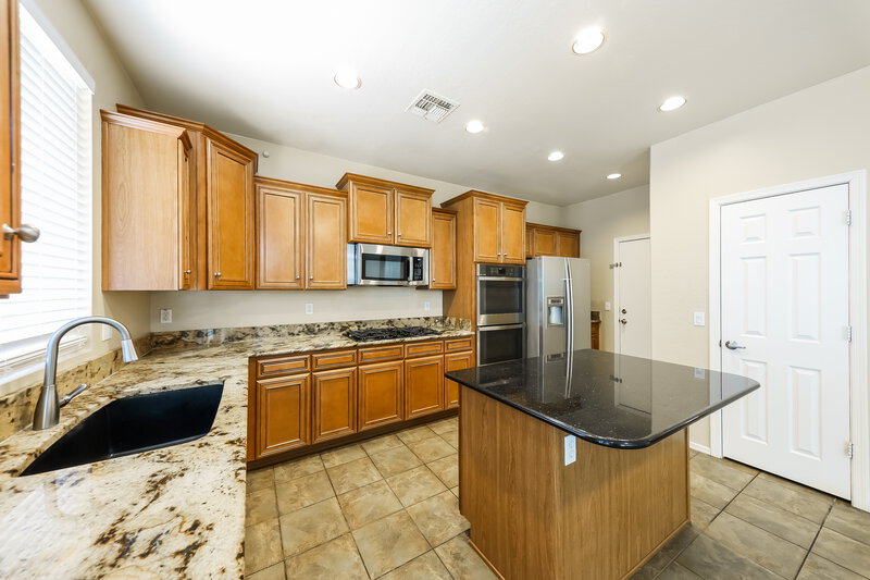 2,940/Mo, 27301 N 86th Ave Peoria, AZ 85383 Kitchen View 2