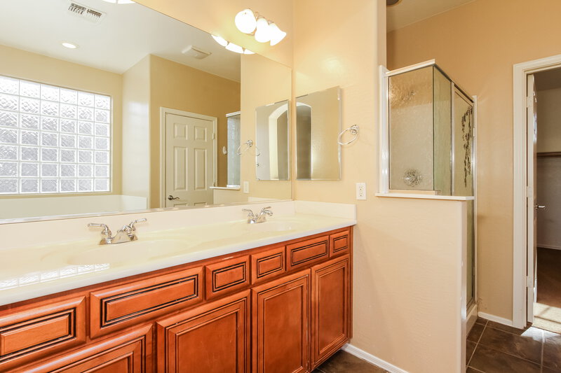 2,810/Mo, 27301 N 86th Ave Peoria, AZ 85383 Main Bathroom View