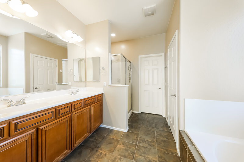 2,940/Mo, 27301 N 86th Ave Peoria, AZ 85383 Main Bathroom View