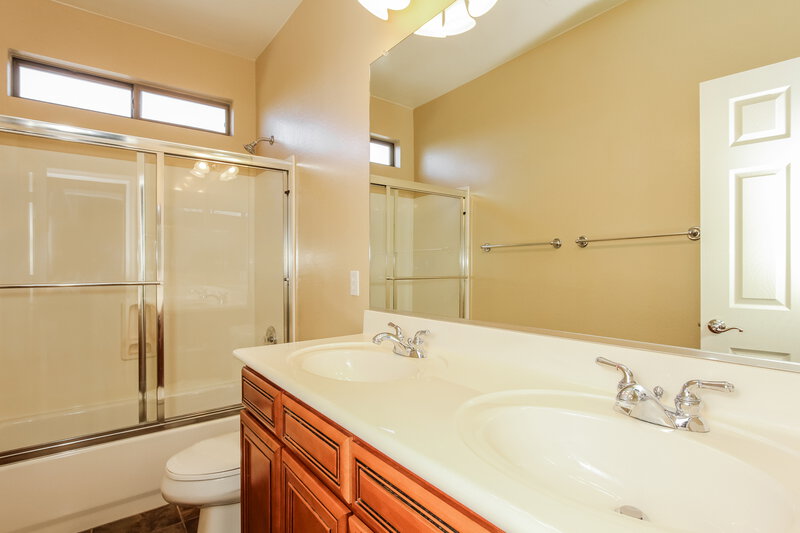 2,810/Mo, 27301 N 86th Ave Peoria, AZ 85383 Bathroom View