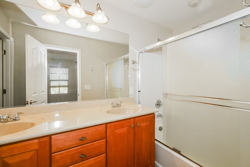 2,010/Mo, 7301 W Montgomery Rd Peoria, AZ 85383 Main Bathroom View