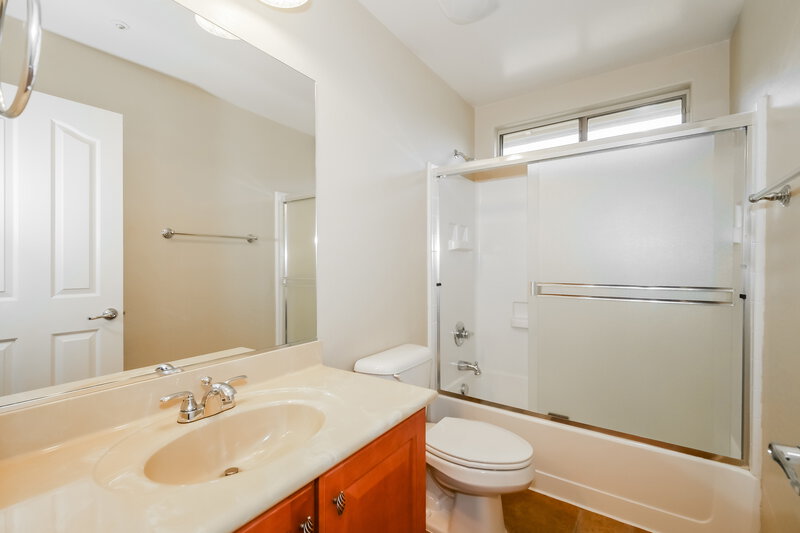 2,010/Mo, 7301 W Montgomery Rd Peoria, AZ 85383 Bathroom View
