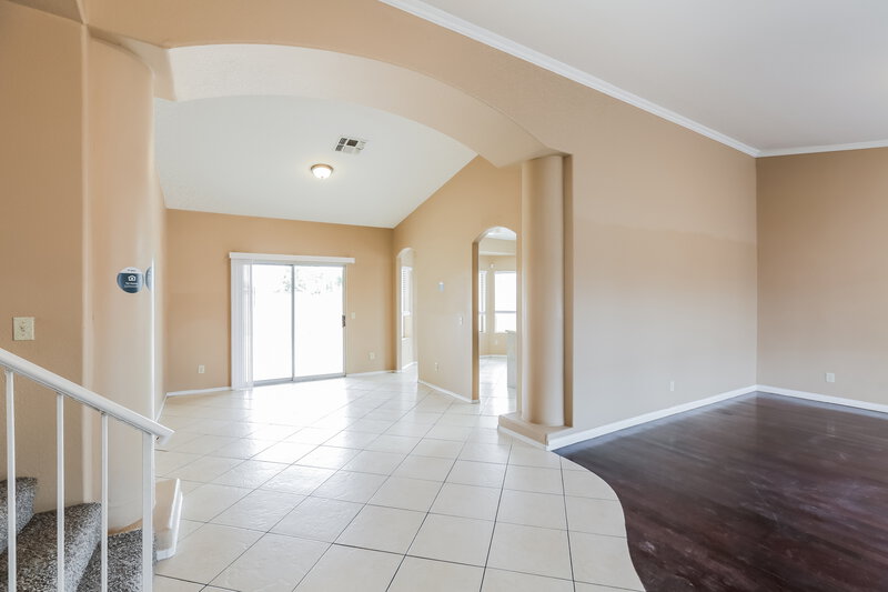 2,300/Mo, 7912 W Colter St Glendale, AZ 85303 Foyer View