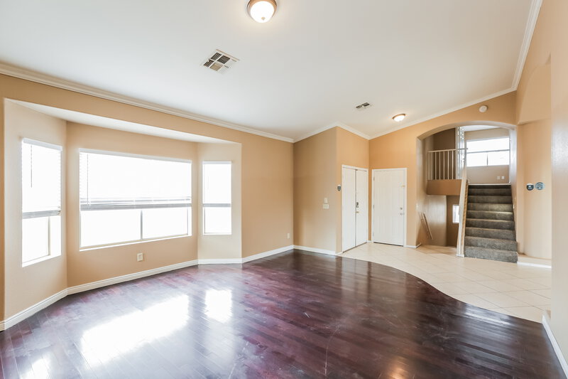 2,300/Mo, 7912 W Colter St Glendale, AZ 85303 Living Room View