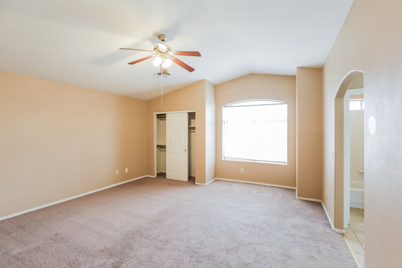 2,300/Mo, 7912 W Colter St Glendale, AZ 85303 Main Bedroom View