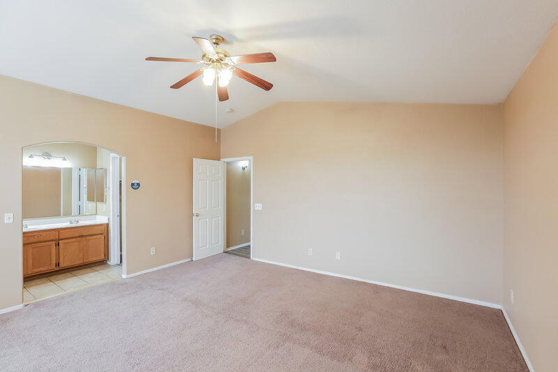 2,300/Mo, 7912 W Colter St Glendale, AZ 85303 Main Bedroom View 2