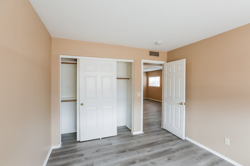 2,300/Mo, 7912 W Colter St Glendale, AZ 85303 Bedroom View 2