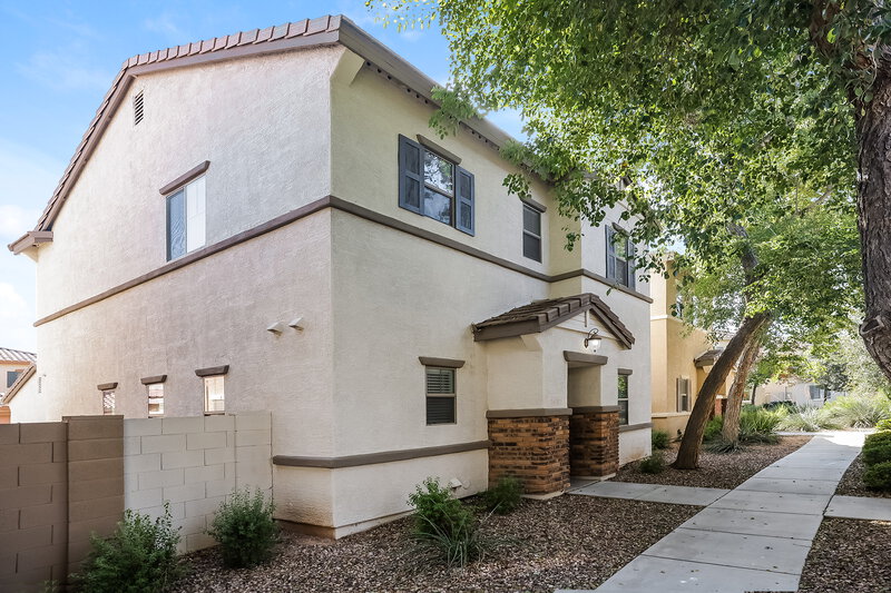 1,850/Mo, 14141 W Country Gables Dr Surprise, AZ 85379 Front View