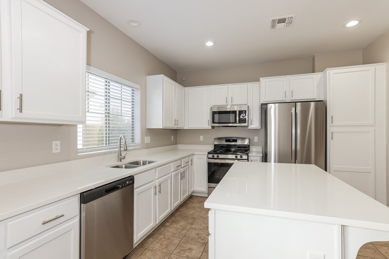 1,850/Mo, 14141 W Country Gables Dr Surprise, AZ 85379 Kitchen View