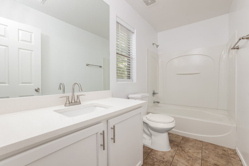 1,850/Mo, 14141 W Country Gables Dr Surprise, AZ 85379 Bathroom View 2