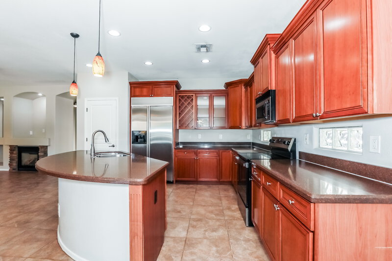 3,190/Mo, 2221 S Holguin Way Chandler, AZ 85286 Kitchen View 2