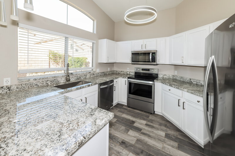 2,480/Mo, 3916 E Morrow Dr Phoenix, AZ 85050 Kitchen View