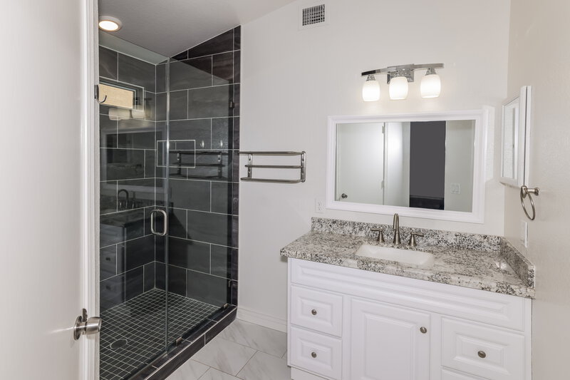 2,480/Mo, 3916 E Morrow Dr Phoenix, AZ 85050 Main Bathroom View