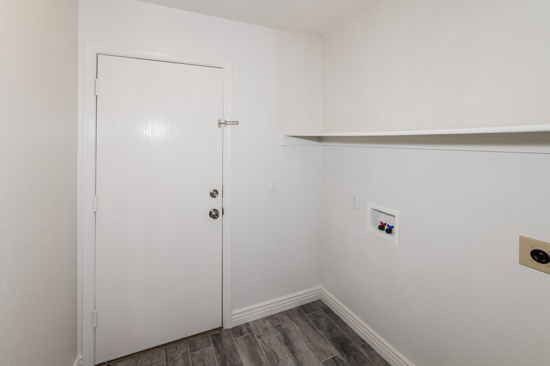 2,480/Mo, 3916 E Morrow Dr Phoenix, AZ 85050 Laundry Room View