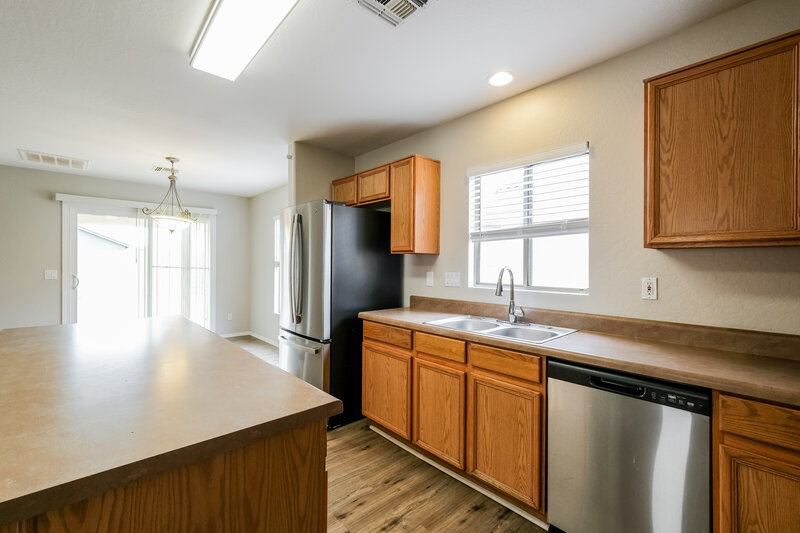 1,900/Mo, 12901 N 127th Ln El Mirage, AZ 85335 Kitchen View 3