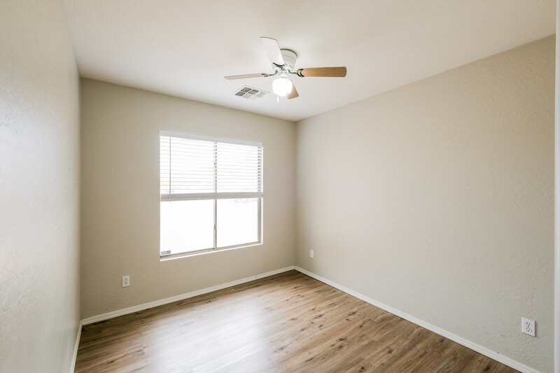 1,900/Mo, 12901 N 127th Ln El Mirage, AZ 85335 Bedroom View 2