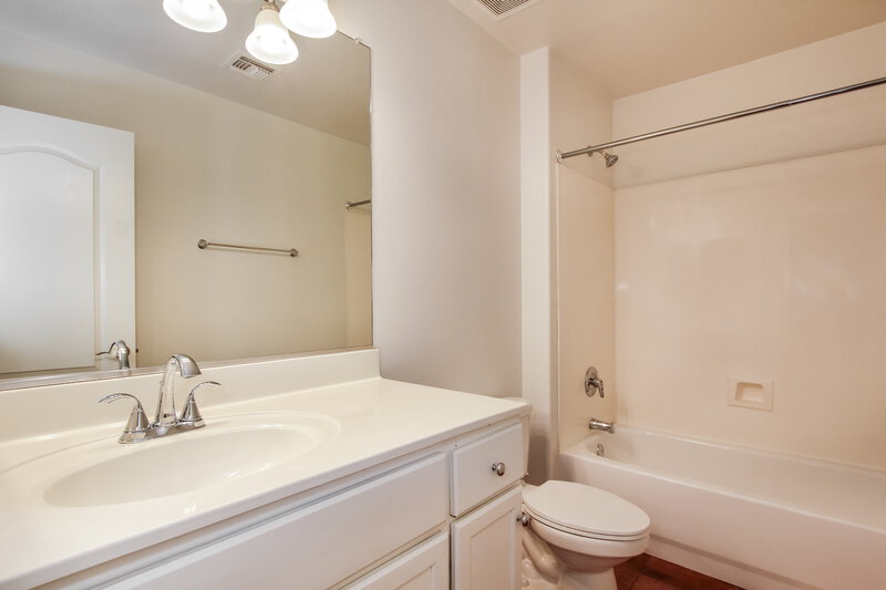 1,905/Mo, 15821 W Tara Ln Surprise, AZ 85374 Bathroom View