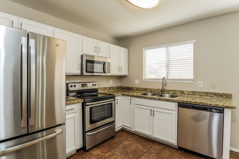 1,865/Mo, 11309 N 82nd Dr Peoria, AZ 85345 Kitchen View