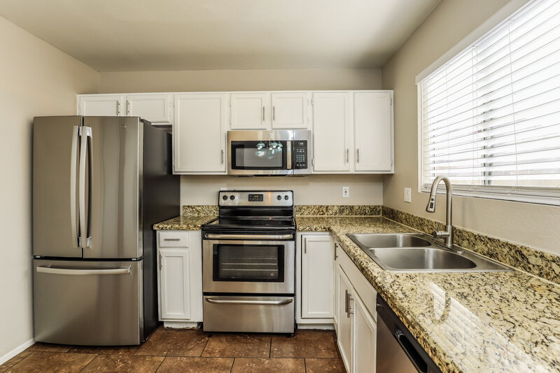 1,865/Mo, 11309 N 82nd Dr Peoria, AZ 85345 Kitchen View 2