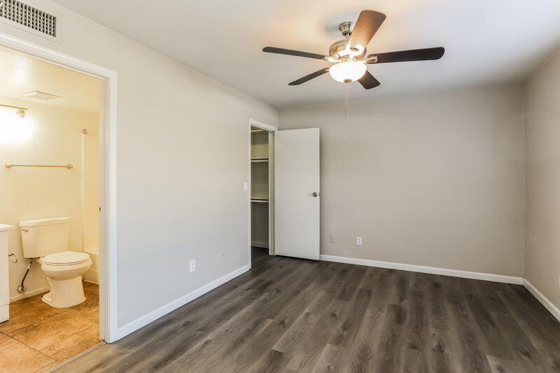 1,865/Mo, 11309 N 82nd Dr Peoria, AZ 85345 Main Bedroom View 2