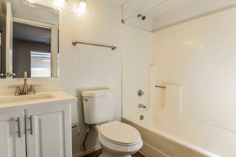 1,865/Mo, 11309 N 82nd Dr Peoria, AZ 85345 Main Bathroom View