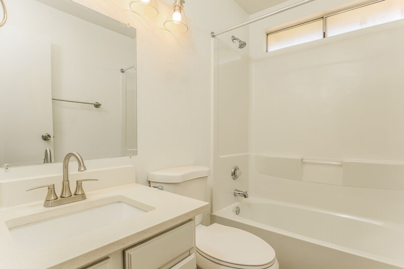 1,865/Mo, 11309 N 82nd Dr Peoria, AZ 85345 Bathroom View