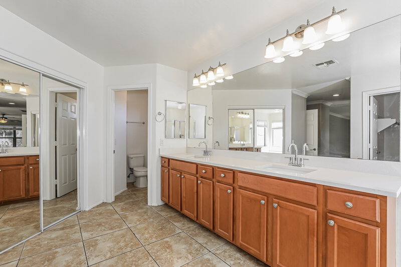 2,490/Mo, 3130 E Cowboy Cove Trl San Tan Valley, AZ 85143 Main Bathroom View