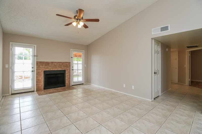 2,815/Mo, 2848 E Brown Rd Unit 31 Mesa, AZ 85213 Living Room View 2