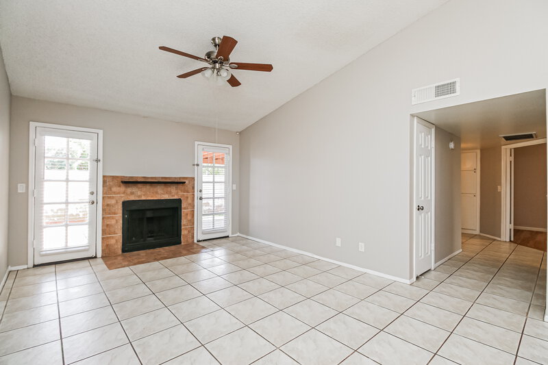 2,415/Mo, 2848 E Brown Rd Unit 31 Mesa, AZ 85213 Living Room View 2