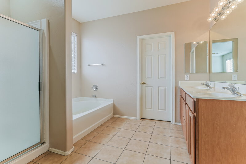 3,040/Mo, 7125 S 68th Gln Laveen, AZ 85339 Main Bathroom View