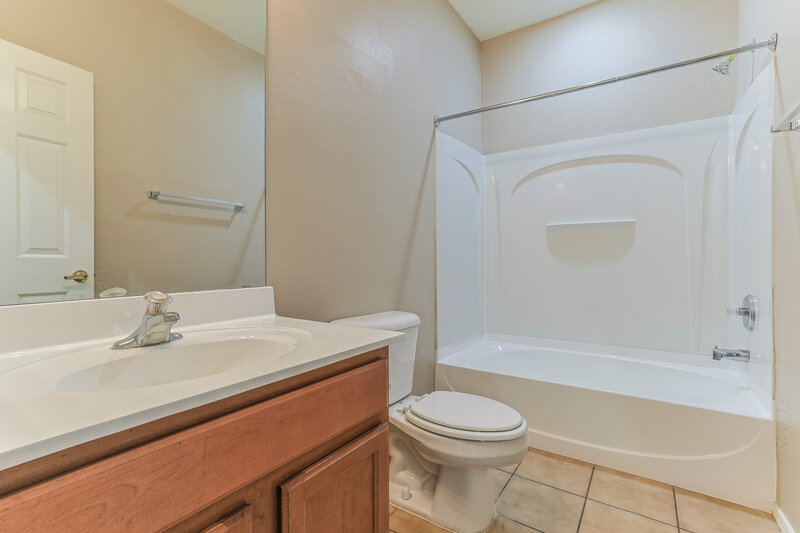 3,040/Mo, 7125 S 68th Gln Laveen, AZ 85339 Bathroom View