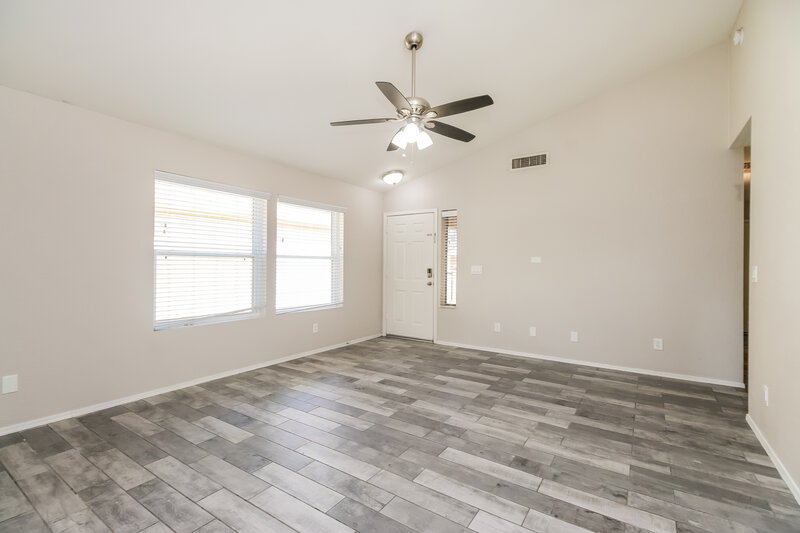 2,230/Mo, 921 S Val Vista Dr Unit 124 Mesa, AZ 85204 Living Room View