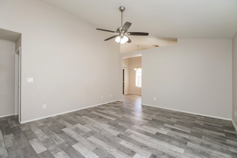 2,230/Mo, 921 S Val Vista Dr Unit 124 Mesa, AZ 85204 Living Room View 2