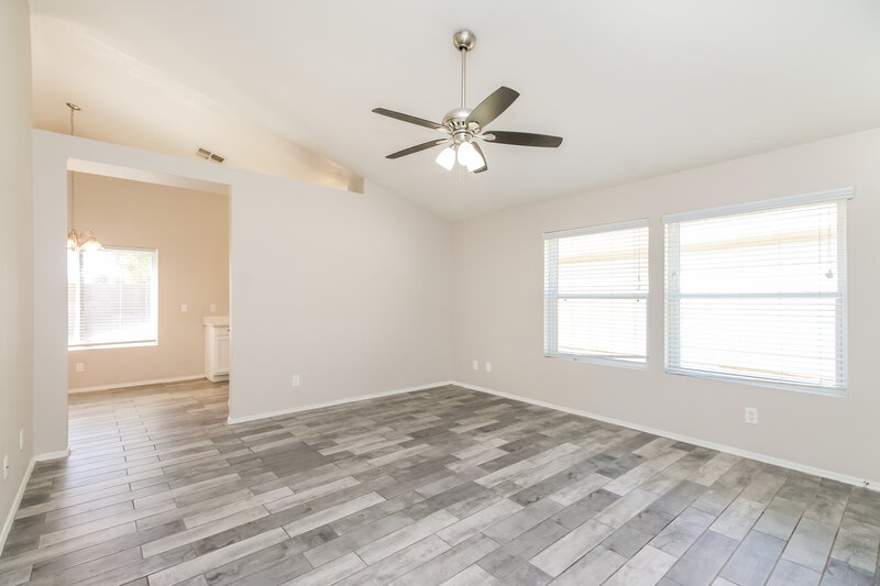 2,230/Mo, 921 S Val Vista Dr Unit 124 Mesa, AZ 85204 Living Room View 3