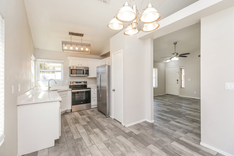 2,230/Mo, 921 S Val Vista Dr Unit 124 Mesa, AZ 85204 Dining Room View 2