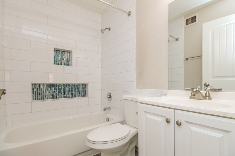 2,230/Mo, 921 S Val Vista Dr Unit 124 Mesa, AZ 85204 Bathroom View