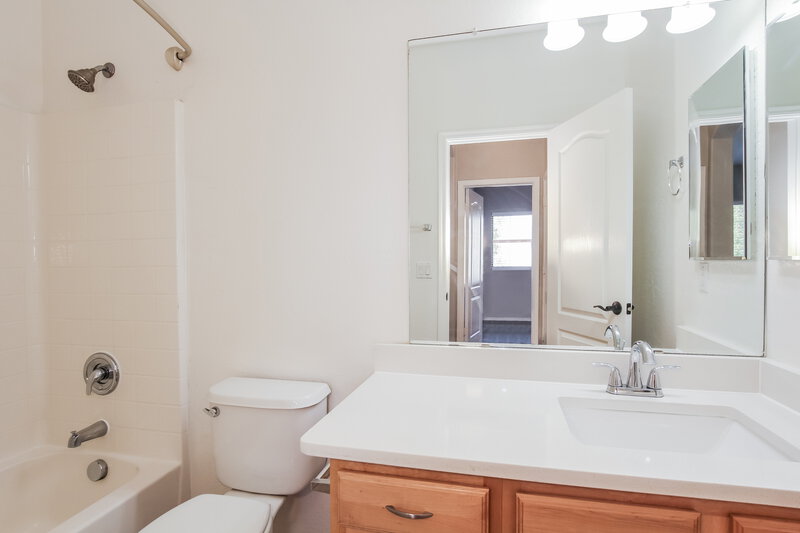 2,670/Mo, 4728 W St Charles Ave Laveen, AZ 85339 Bathroom View