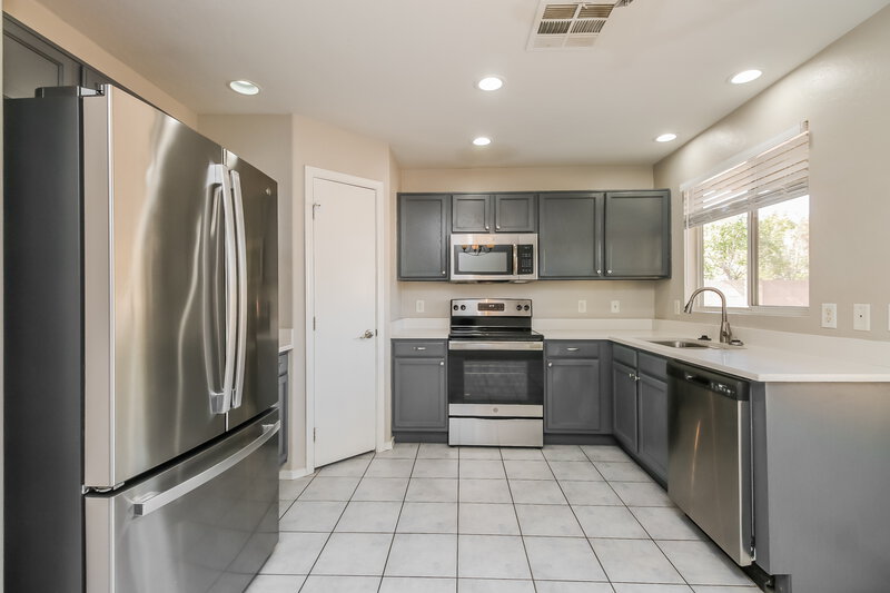 2,290/Mo, 2472 E Los Alamos St Gilbert, AZ 85295 Kitchen View