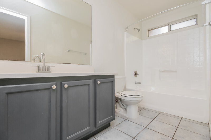 2,290/Mo, 2472 E Los Alamos St Gilbert, AZ 85295 Main Bathroom View