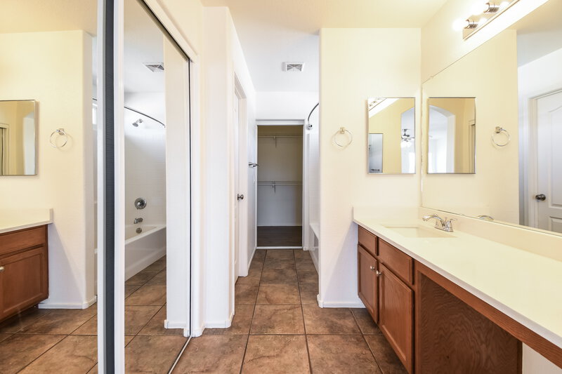 1,895/Mo, 1150 E Ferrara St San Tan Valley, AZ 85140 Main Bathroom View