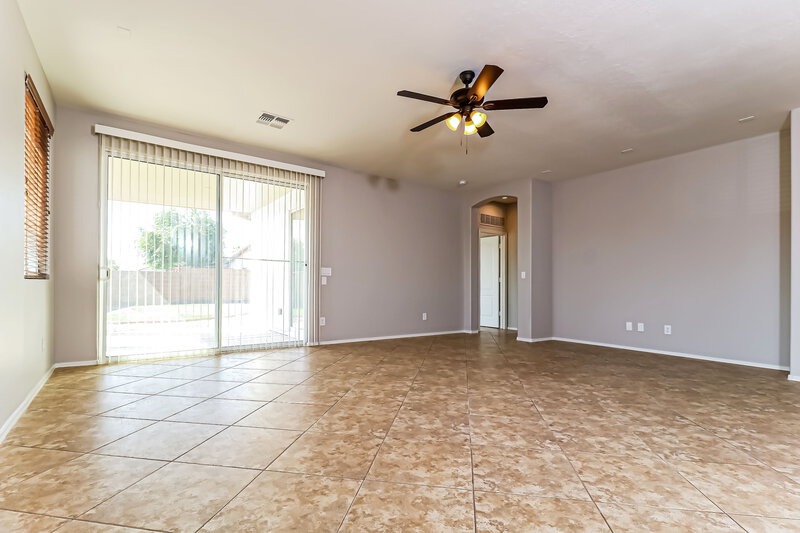2,270/Mo, 7313 W Ellis St Laveen, AZ 85339 Living Room View