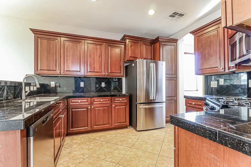 2,270/Mo, 7313 W Ellis St Laveen, AZ 85339 Kitchen View