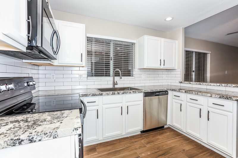 2,335/Mo, 4353 E Chuckwalla Cyn Phoenix, AZ 85044 Kitchen View