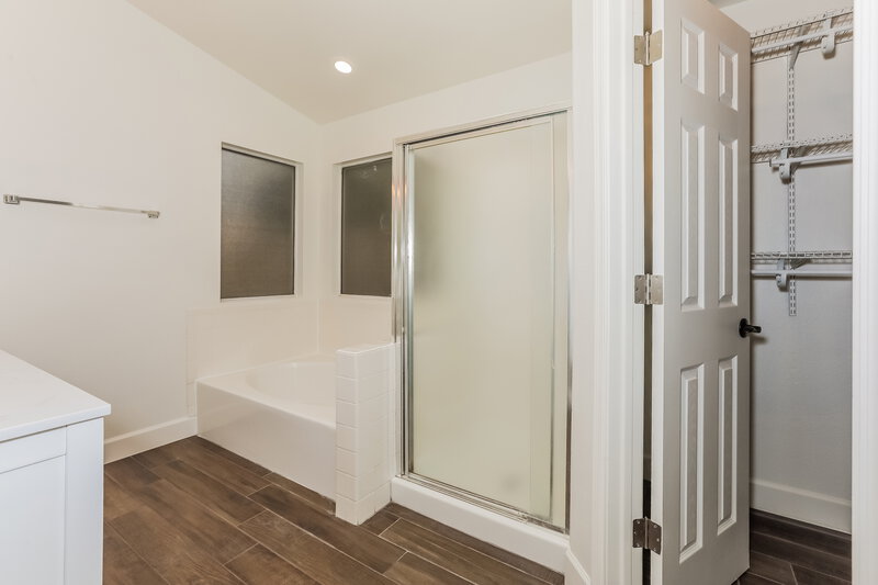 2,335/Mo, 4353 E Chuckwalla Cyn Phoenix, AZ 85044 Main Bathroom View