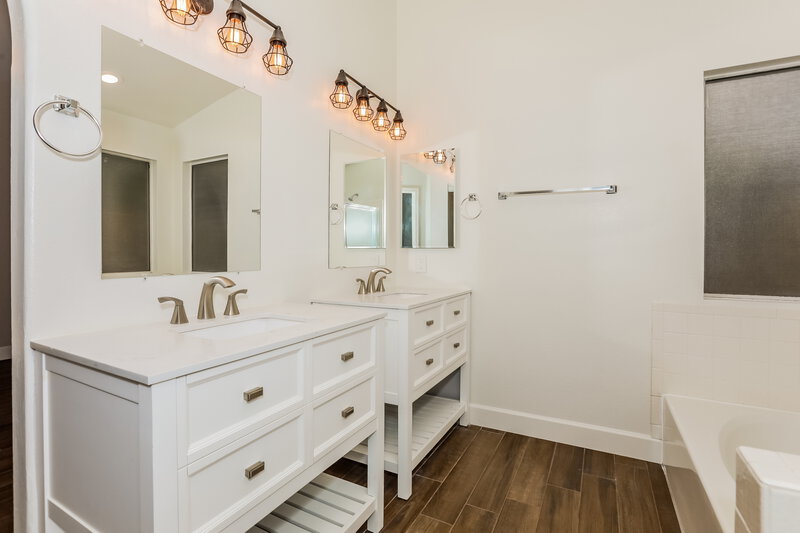2,335/Mo, 4353 E Chuckwalla Cyn Phoenix, AZ 85044 Main Bathroom View 2