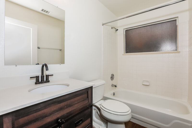 2,335/Mo, 4353 E Chuckwalla Cyn Phoenix, AZ 85044 Bathroom View