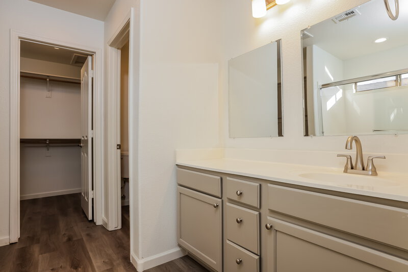 1,825/Mo, 16605 N 162nd Ln Surprise, AZ 85374 Main Bathroom View