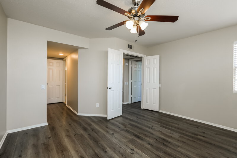 2,285/Mo, 7026 S 41st Pl Phoenix, AZ 85042 Main Bedroom View 2